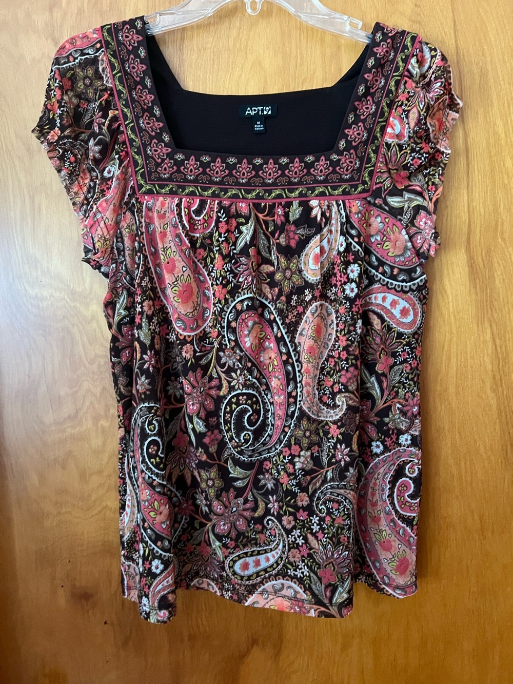Apt.9 size medium coral/brown paisley print square neck top cap sleeves